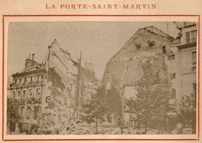 Commune van Parijs (1871): uitzicht op de Porte Saint Martin in Parijs, verwoest in mei 1871 door Unbekannt