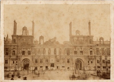 Commune van Parijs (1871): uitzicht op de brand van het stadhuis in mei 1871. Anonieme fotografie door Unbekannt