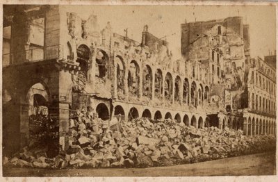 Commune van Parijs (1871): uitzicht op het Ministerie van Financiën na de brand van mei 1871. Fotografie door Unbekannt
