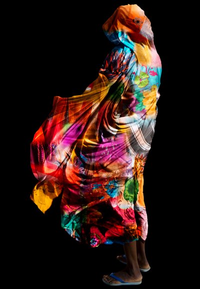 Samengesteld beeld; om de kleding te vertegenwoordigen die werd verwijderd zodat deze vrouwen verkracht konden worden, Darfur-conflict een nieuwe kijk op genocide, deel van een serie, Soedan, Afrika door Unbekannter Künstler