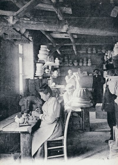 Ambachtslieden aan het werk met het maken van Vallauris kunstpotten, circa 1900, ansichtkaart, Frankrijk, 20e eeuw door William M. Timlin