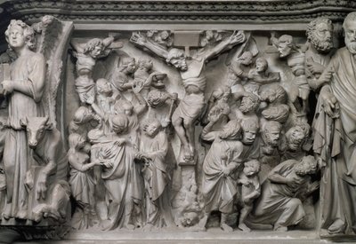 Kruisigingsscène: detail van reliëf van de top van de zeshoekige preekstoel ontworpen door Giovanni Pisano (1245-1329), ca. 1297 door Unbekannter Künstler