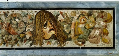 Decoratief paneel met een guirlande van maskers, gebladerte en fruit uit het Huis van de Faun, Pompeii, 2e eeuw v.Chr. door Unbekannt