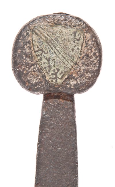 Detail, laatmiddeleeuws zwaard met vroegere Vikingblad en wapenschilden van de De Bohun familie door Unbekannt