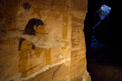 Detail van muurschilderingen gevonden tijdens opgravingen in Graf van de Gouverneur, Vallei van de Gouden Mummies, Bahariya Oasis, Gizeh, Egypte door Benjamin Baud
