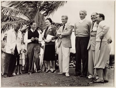 Edward, Hertog van Windsor en Wallis, Hertogin van Windsor bij een golftoernooi in Nassau door Unbekannt