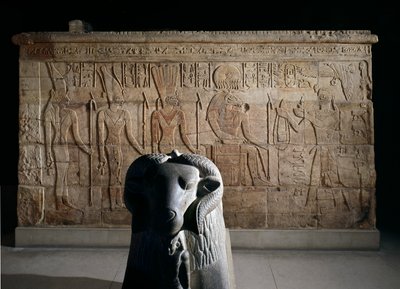 Eindmuren van het heiligdom opgericht door farao Taharqa in de hof van de Tempel van Amon, gebouwd door hem in Kawa in Nubië, 25e dynastie, late periode, 690-64 v.Chr. door Unbekannt