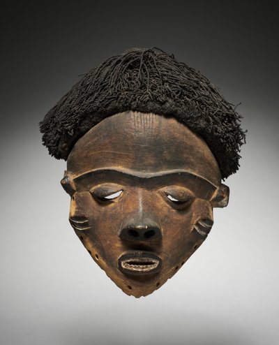 Vrouwelijk gezichtsmasker, Pende, begin 1900s door Unbekannt