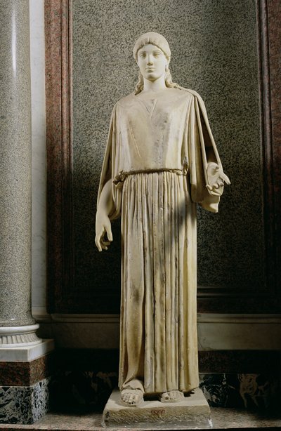 Vrouwelijke figuur die een peplos draagt, Grieks door Unbekannt
