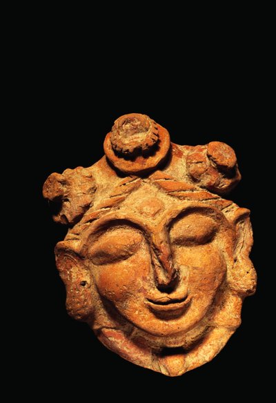 Vrouwelijk hoofd in terracotta, Haryana Gupta periode 5e eeuw AD door Unbekannter Künstler