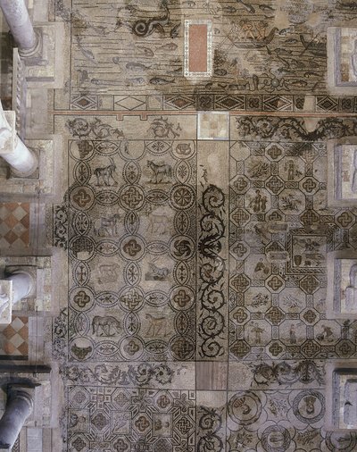 Vloer van de vroegchristelijke basiliek van Aquileia, Udine door Unbekannt