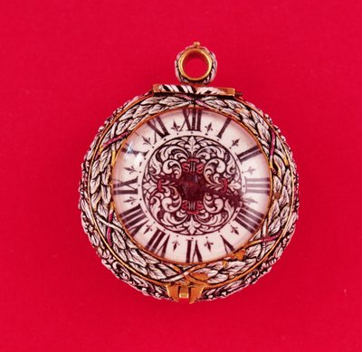 Franse zakhorloge met gouden kast geëmailleerd in reliëf met witte bloemen en bladeren met zwarte markeringen, door Goullons, ca.1650 door Unbekannt