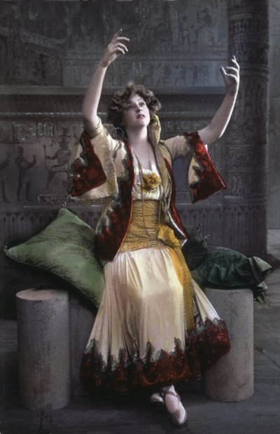 Gabrielle Ray zingt in: De vrolijke weduwe, ca. 1910 door Unbekannter Künstler