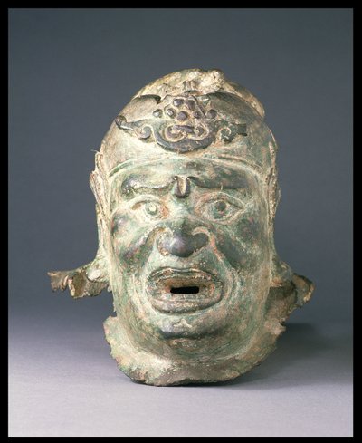 Hoofd van een bewakersfiguur, van de ingang van een graf of tempel, mogelijk een `dvarapala