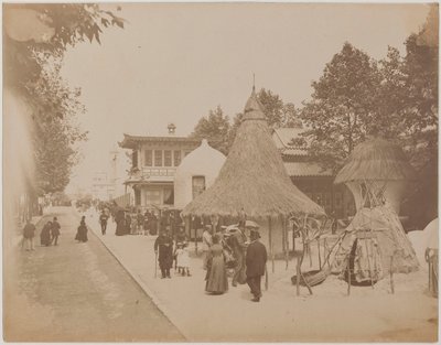 Hutten van Centraal-Afrikaanse inboorlingen, Wereldtentoonstelling, Champ de Mars, Parijs door Unbekannter Künstler