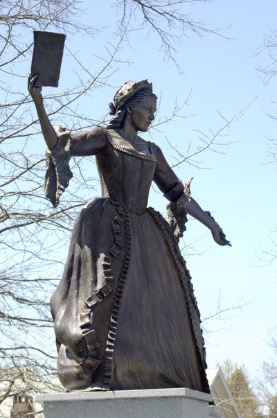Literatuur: Standbeeld van Mercy Otis Warren (1728-1814), Amerikaanse schrijfster in Barnstable, Massachusetts door Unbekannter Künstler