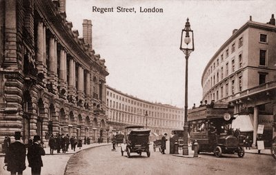 Londen - Regent Street met vroege trams, auto