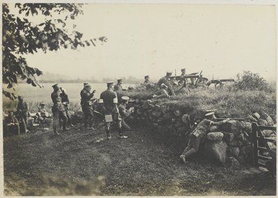 Machinegeweerschutters op manoeuvres, ca. 1911 door Unbekannt