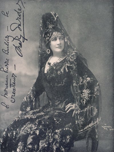 Mary Garden (1874-1967), operasopraan, studiofoto in de rol van Carmen, door C. Mishkin door Unbekannt