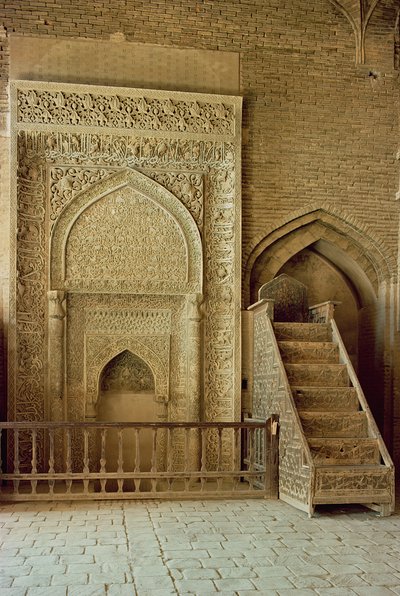 Mihrab (gebedsnis) en minbar (preekstoel) in de Sultan Uljaitu kamer, waarschijnlijk 13e/14e eeuw door Unbekannt