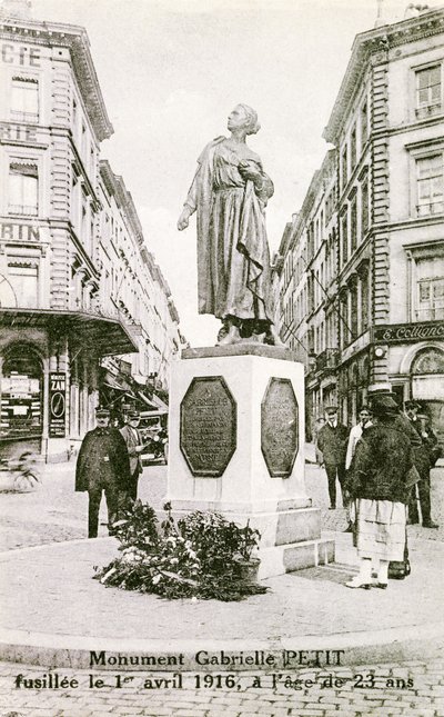 Monument in Brussel ter herdenking van Gabrielle Petit, ca. 1925 door Unbekannt