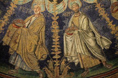 Mozaïek van het plafond van de Doopkapel van Neon. Detail van de processie van de twaalf apostelen die rond het centrale mozaïek in twee richtingen lopen, eindigend met Sint Petrus die Sint Paulus ontmoet. 5e eeuw, Ravenna, Italië. Geregistreerd als UNESCO door Unbekannt