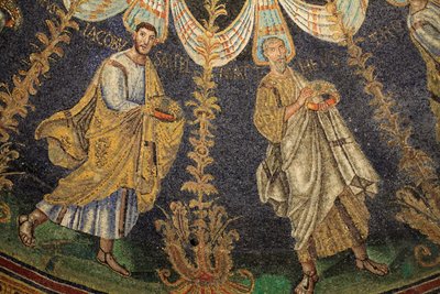 Mozaïek van het plafond van de Doopkapel van Neon. Detail van de processie van de twaalf apostelen die rond het centrale mozaïek in twee richtingen lopen, eindigend met Sint Petrus die Sint Paulus ontmoet. 5e eeuw, Ravenna, Italië. Geregistreerd als UNESCO door Unbekannt