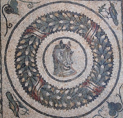 Mozaïek van het peristilium. Detail van een paardenkop. 3e - 4e eeuw. Romeinse Villa van de Casale, Sicilië. UNESCO-site. door William M. Timlin