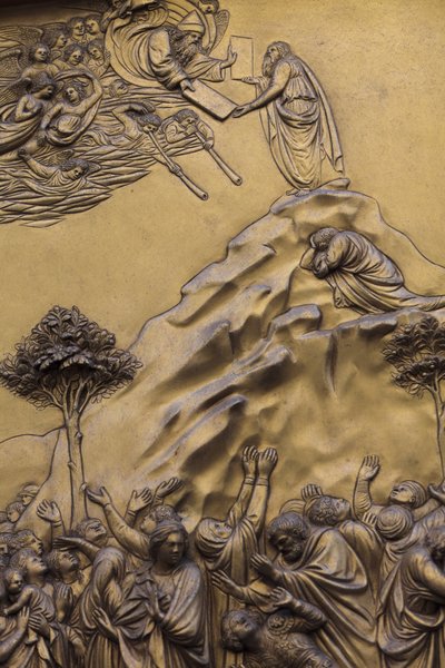 Mozes ontvangt de Tien Geboden, bronzen sculptuur door Lorenzo Ghiberti (1425-1452) door Unbekannt