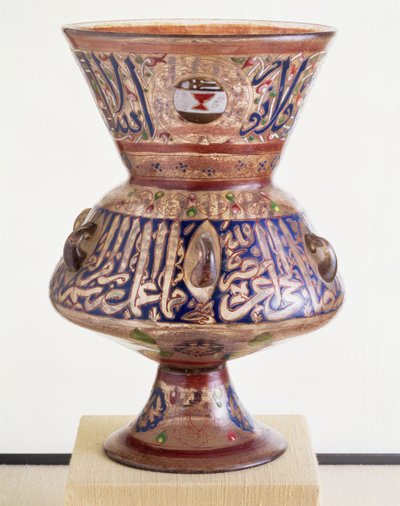Moskee lamp met vergulde en geëmailleerde decoratie met het blazoen van de schenker, Syrisch door Unbekannt