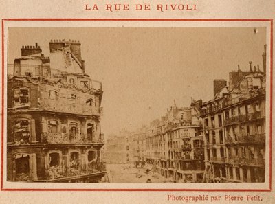 Gemeente van Parijs (1871): zicht op de brandende gebouwen aan de Rue de Rivoli in Parijs in mei 1871. Fotografie van Pierre Pepetit door Unbekannt