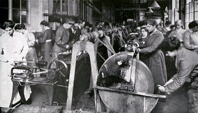 Munitiewerkers tijdens de Eerste Wereldoorlog door Unbekannter Künstler