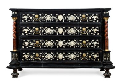 Een van een paar Noord-Italiaanse commodes, waarschijnlijk Venetië, ca. 1700 door Unbekannt