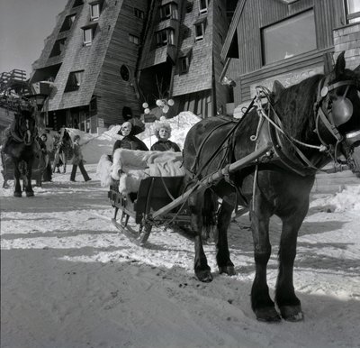 P. Topaloff en Alice Sapritch in Avoriaz tijdens het Fantastic Film Festival op 29 januari door Unbekannter Künstler