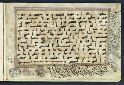 Pagina uit een Koran met Kufisch schrift en diakritische tekens in rood, 9e-10e eeuw door Unbekannt