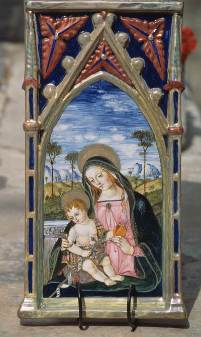 Beschilderde keramische tegel met Madonna en Kind, Gualdo Tadino, Umbrië, Italië door William M. Timlin