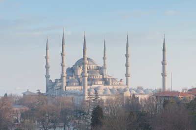 Panoramisch uitzicht op de Blauwe Moskee kort voor zonsondergang, Istanbul, Turkije door Unbekannter Künstler