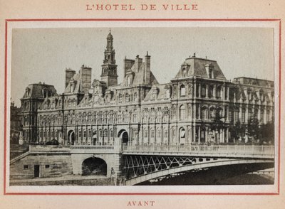 Parijse Commune (1871): uitzicht op het Hotel de Ville in Parijs voor de brand in mei 1871. Foto van Pierre Pepetit door Unbekannt