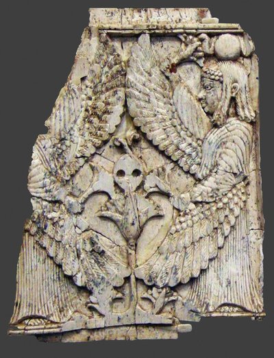 Plaquette met gevleugelde wezens, Nimrud, Mesopotamië, 8e-7e eeuw v.Chr. door Unbekannt