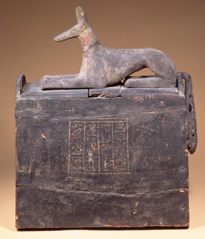 Plyon-vormige shabti-doos met een inscriptie en een standbeeld van Anubis als een jakhals (van een latere datum) op het deksel, Egyptisch, uit Thebe, vroege 22e dynastie, ca. 900 voor Christus door Unbekannt