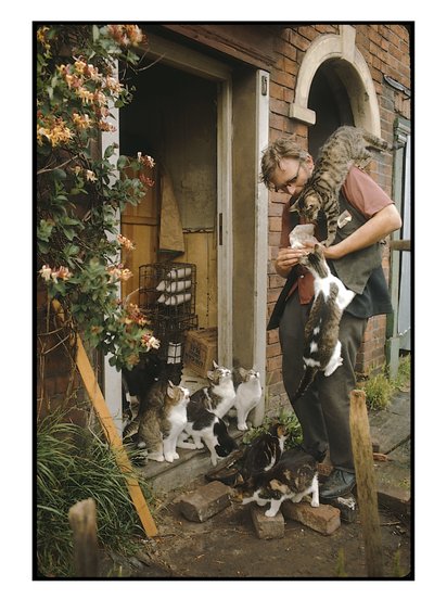Portret van George Seale, excentrieke Engelsman, omringd door zijn katten door Unbekannter Künstler