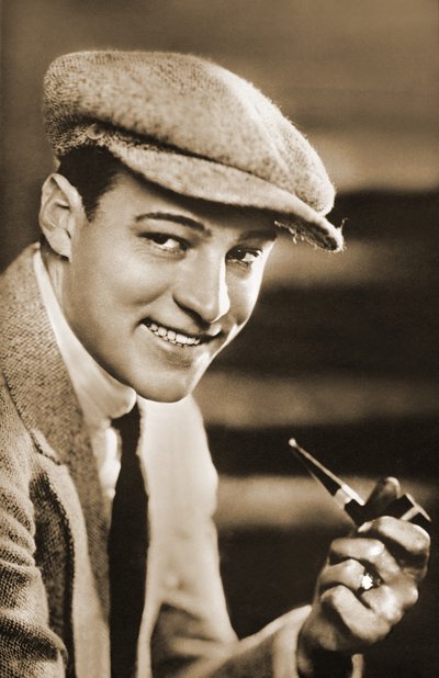 Portret van Rudolph Valentino (1895 – 1926) (zwart-wit foto) door Unbekannter Künstler