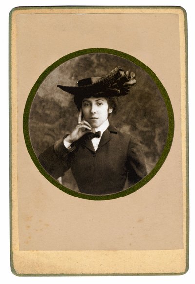 Portret van de Franse dichter Catherine Pozzi, ca. 1900 door Unbekannt