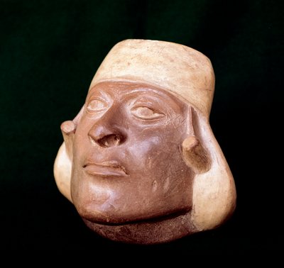 Precolumbiaanse kunst, Mochica-beschaving: terracotta vaas die het hoofd van een man voorstelt - 200 v.Chr.-700 n.Chr. - Lima, Nationaal Museum van Antropologie en Archeologie, Peru door Unbekannt