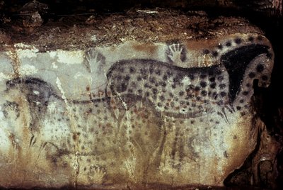 Prehistorische grot van Pech Merle/Spot paarden en negatieve handen/25.000 jaar/Cabrerets/Lot/Midi Pyrenees/Frankrijk door Unbekannt