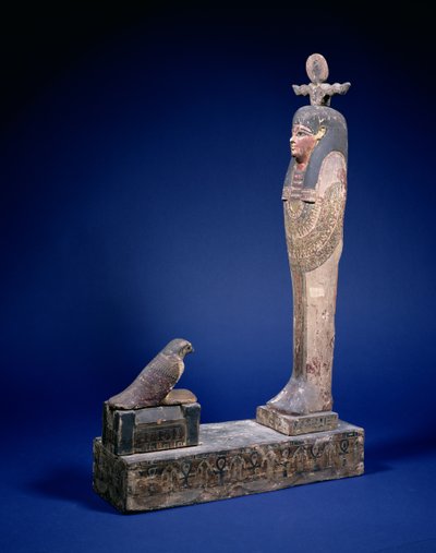 Ptah-Soker-Osiris figuur staand op een doosplint tegenover een sarcofaag met een Horusvalk, grafobject, Egyptisch, Ptolemaeïsche Periode, ca. 200 v.Chr. door Unbekannt