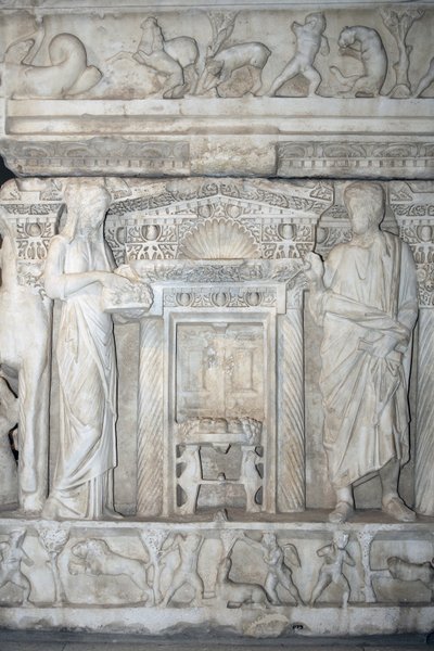 Reliëf op Romeinse sarcofaag Sidamara-type/Istanbul Museum/Turkije door William M. Timlin
