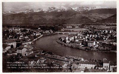 Rhone Alpes, Isere (38), Grenoble: de keten van de Alpen, de Isere, de brug van de Ile Verte, links La Tronche, rechts de wijk Ile Verte - Ansichtkaart gedateerd 1930-1939 door William M. Timlin