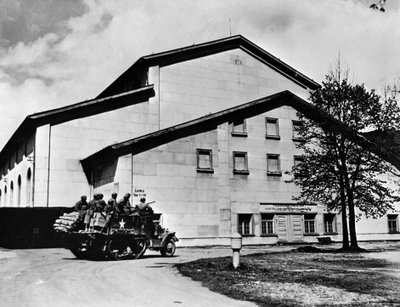 Tweede Wereldoorlog (1939-1945): Oberammergau (Duitsland) 29 april door Unbekannt
