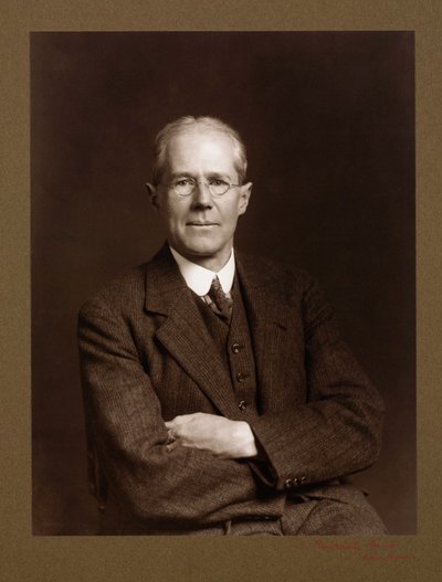 Sir Henry Cort Harold Carpenter, professor in metallurgie, eind 1920s door Unbekannt